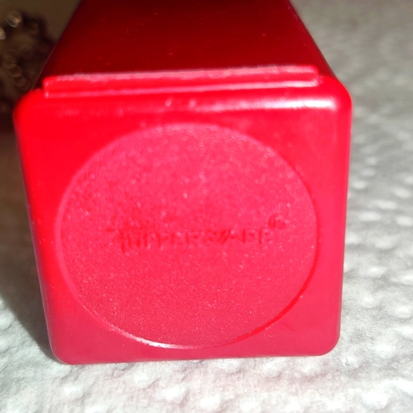 Vintage Tupperware Lipstick or Gum holder, Wonderlier Pill Bowls Keychain - Picture 14 of 16